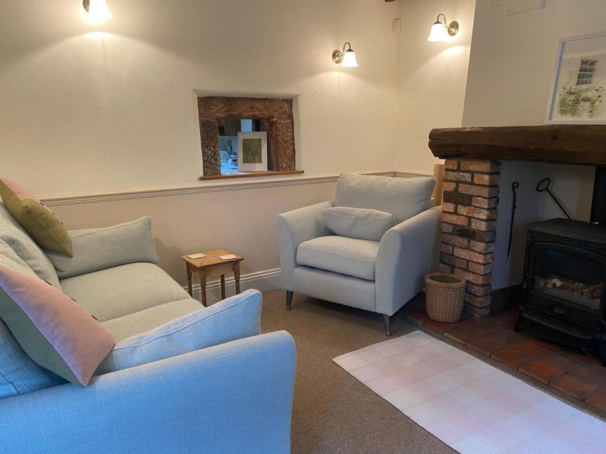 Rock View Cottage, 2 Bedrooms Near Towers Alton (Staffordshire)